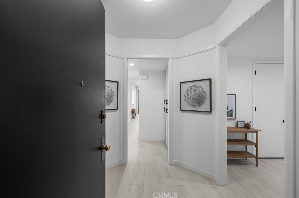 14242 Riverside Dr #304, Van Nuys, CA 91423