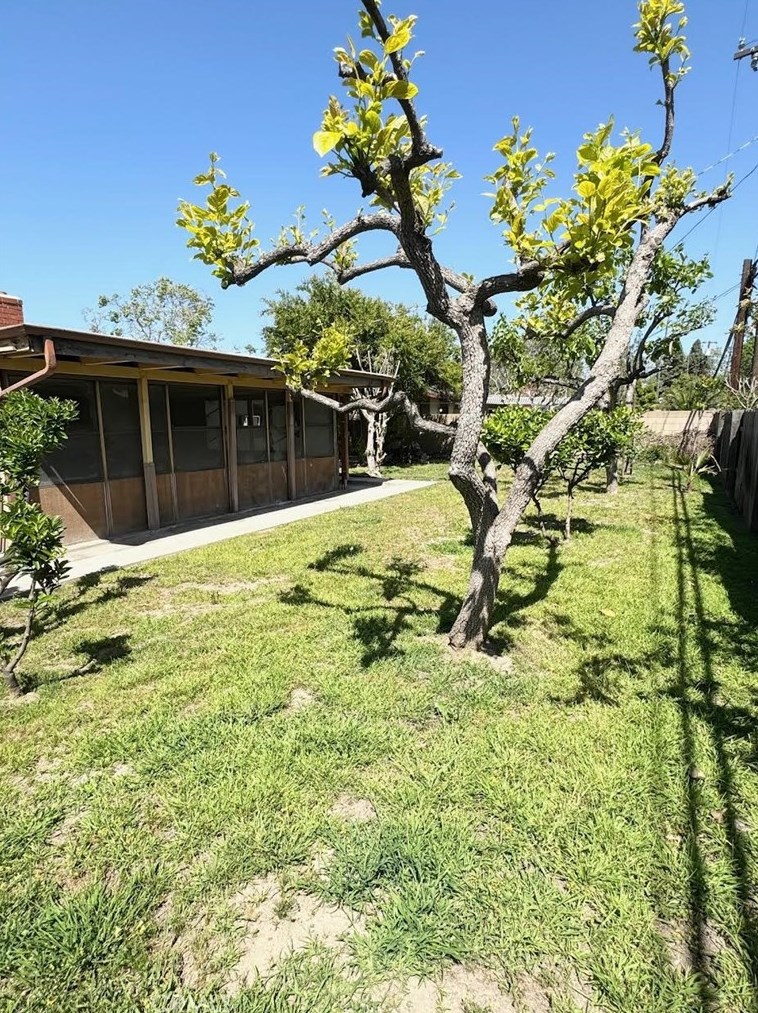 1630 14th St, Santa Ana, CA 92701-2729