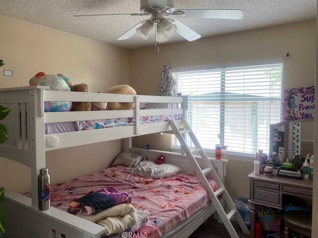 2869 La Vida Dr, Lancaster CA  93535-5873 exterior