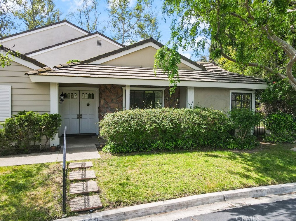 2960 Shadow Brook Ln, Thousand Oaks, CA 91361-3207