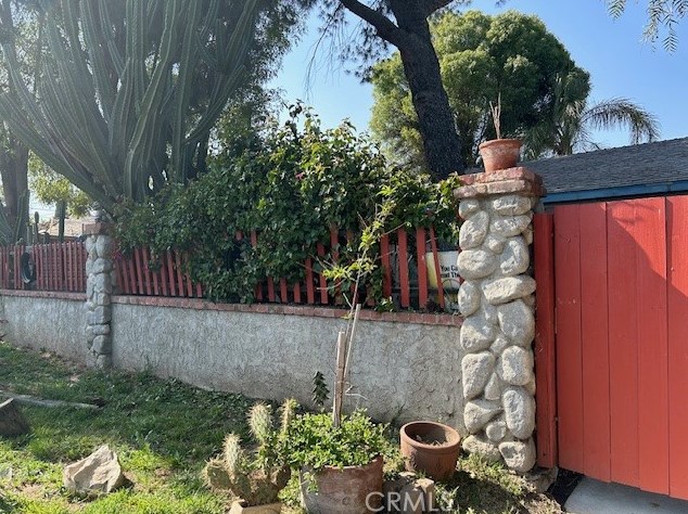 18845 Lanark St, Los Angeles CA  91335-1216 exterior