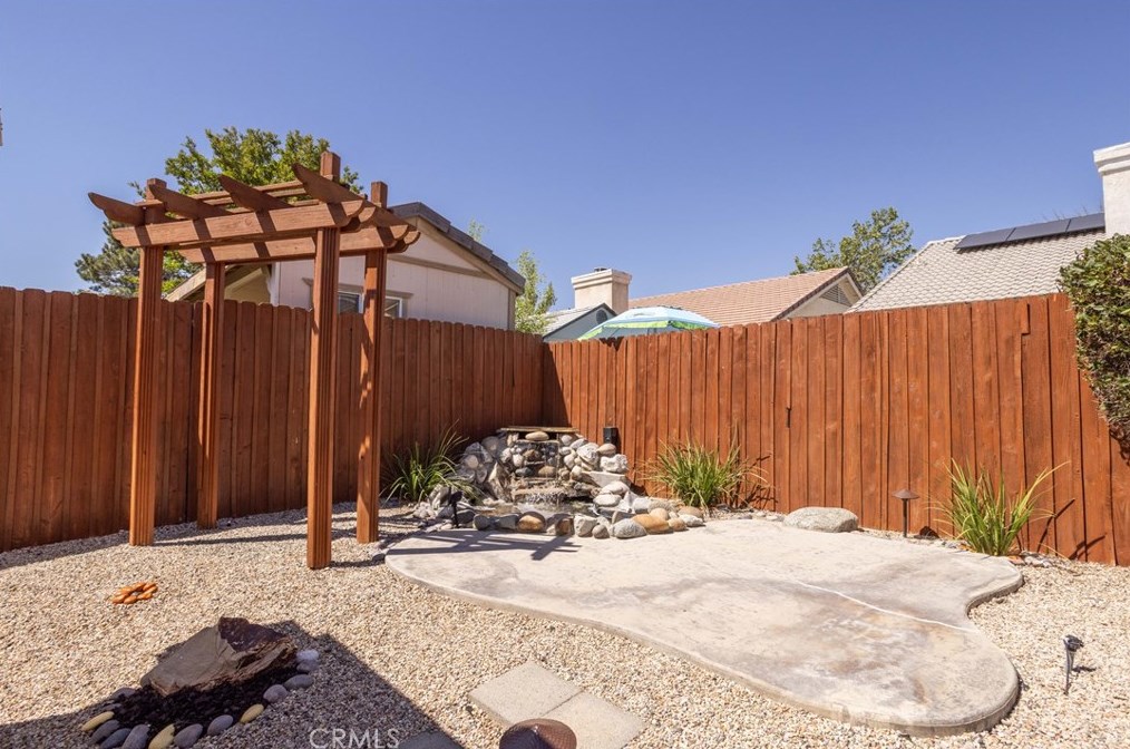 45757 Knightsbridge St, Lancaster CA 93534-5198 exterior