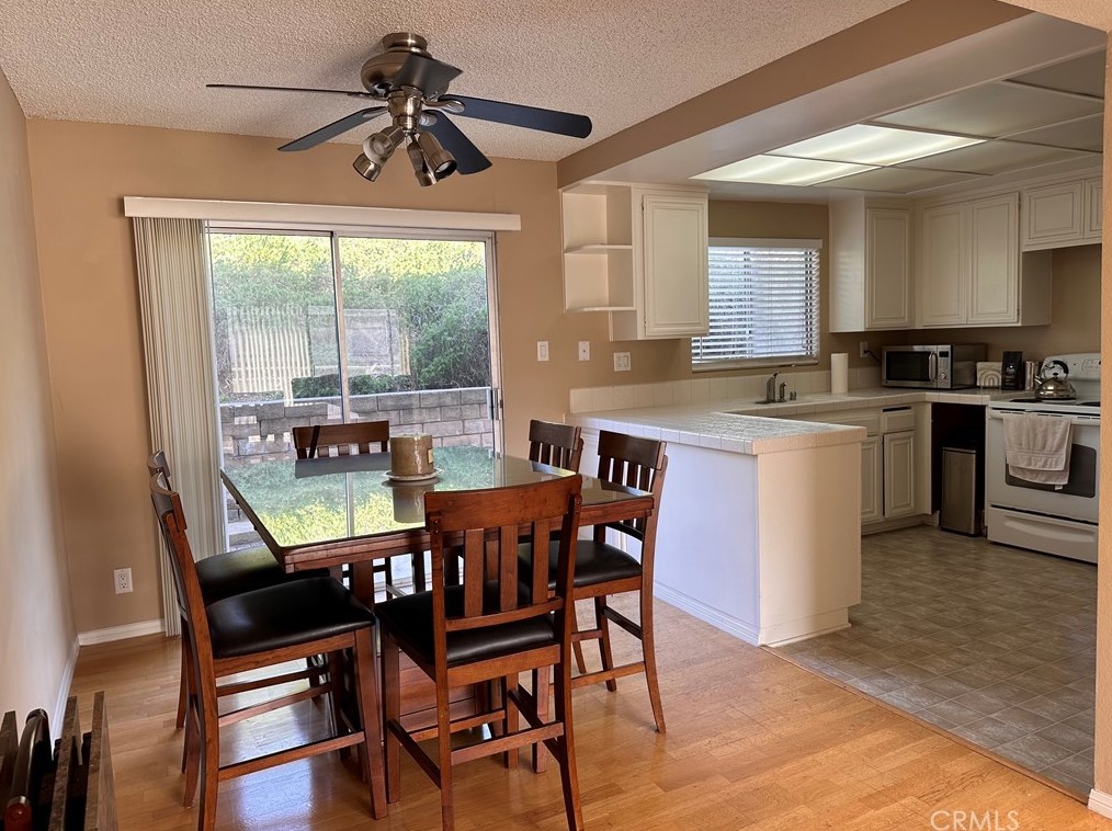 769 Warwick Ave, Thousand Oaks CA  91360-3725 exterior