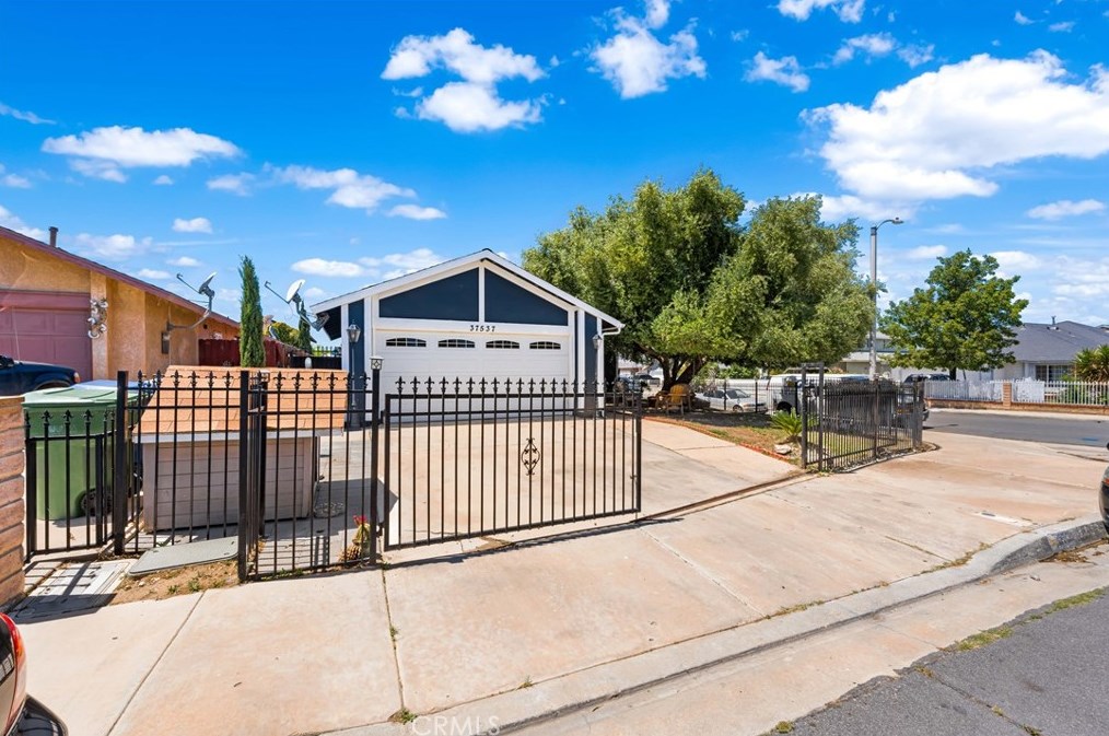 37537 Patricia Ln, Palmdale, CA 93552