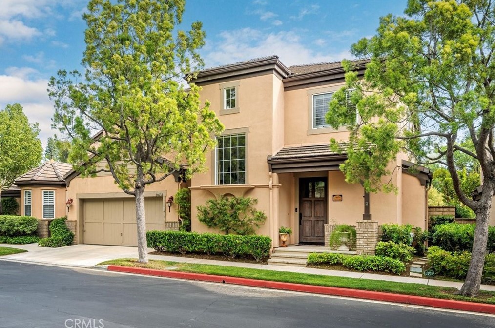 24634 Avignon Dr, Santa Clarita, CA 91355-4900