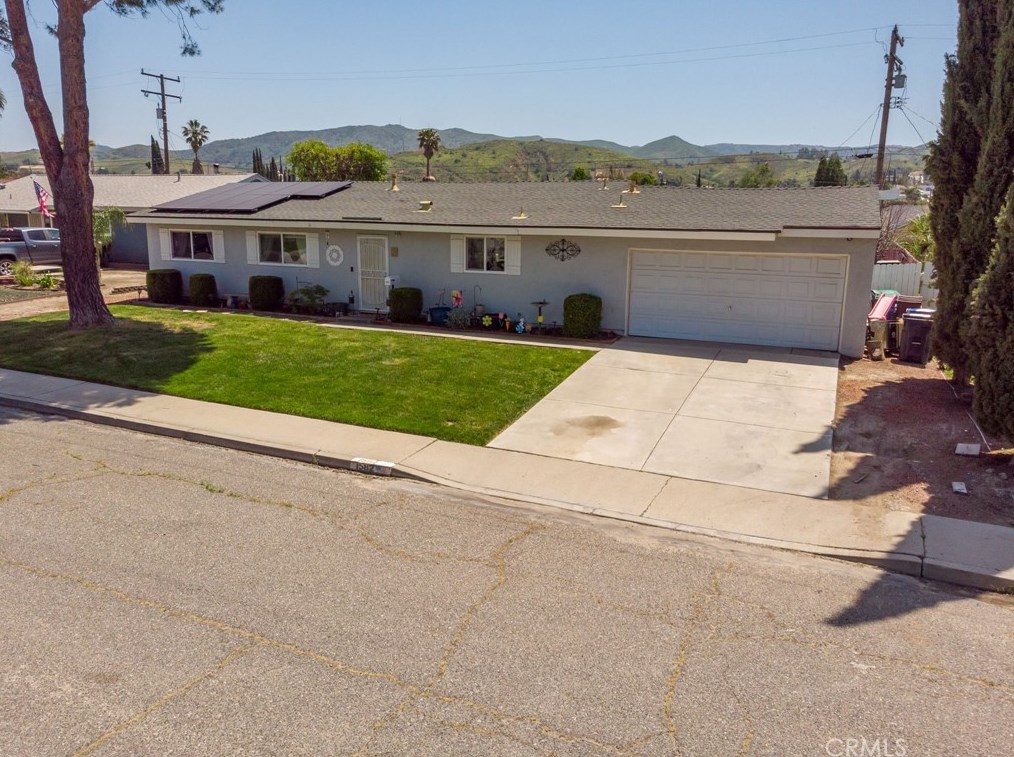 1582 Bodie Ave, Simi Valley, CA 93065-4810