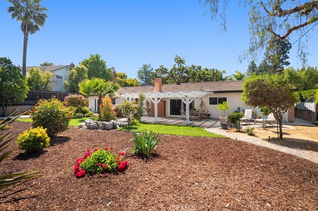 1723 Ln Granada Dr, Thousand Oaks CA 91362-2148 exterior