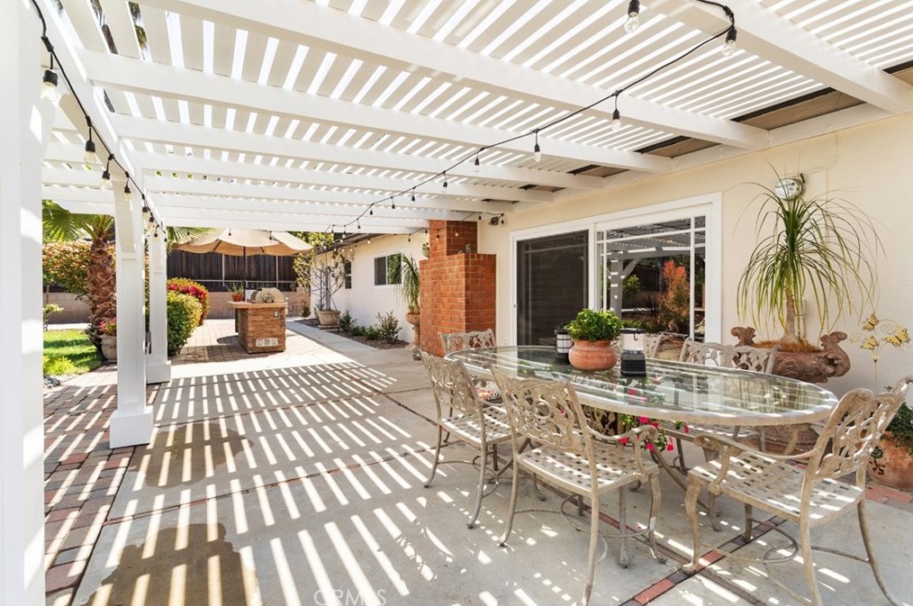 1723 Ln Granada Dr, Thousand Oaks CA 91362-2148 exterior