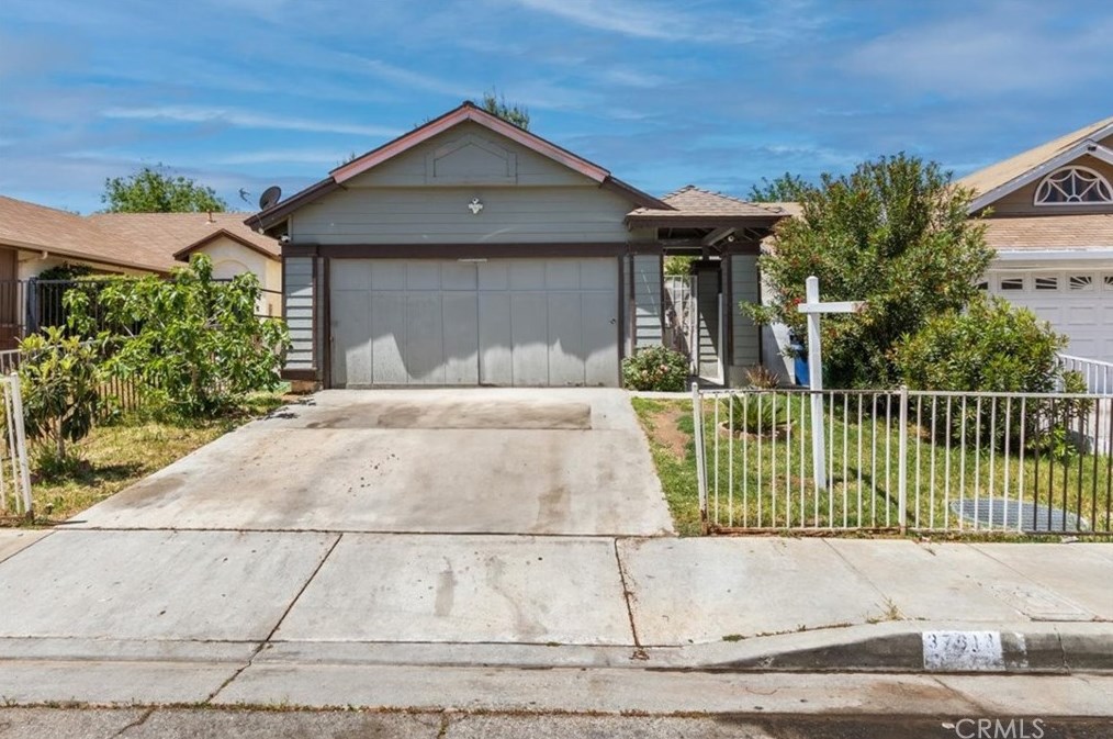 37613 15th St, Palmdale, CA 93550-6919
