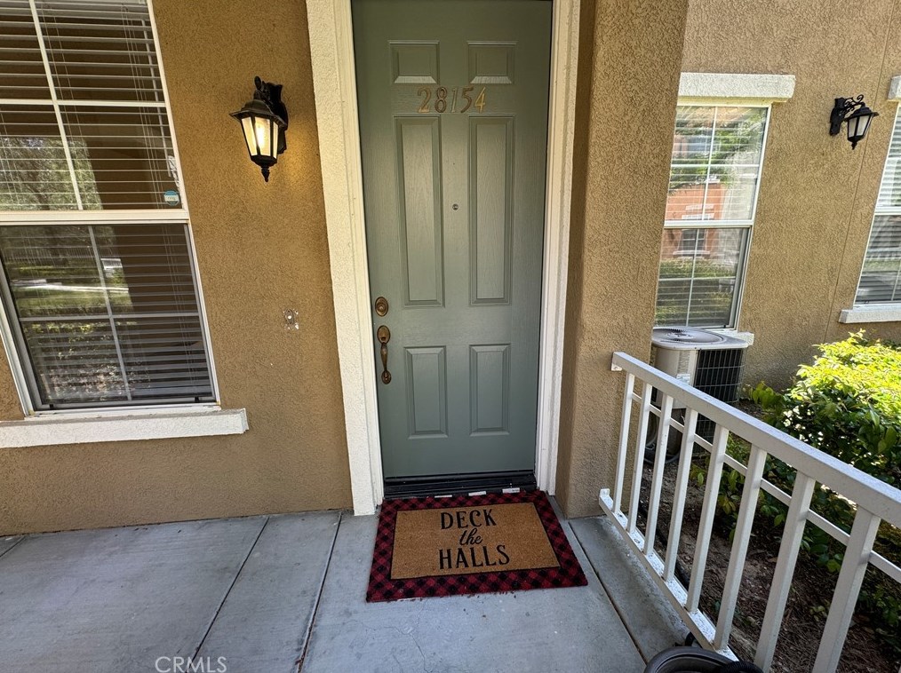 28154 Ashbrook Ln, Santa Clarita, CA 91354-1115