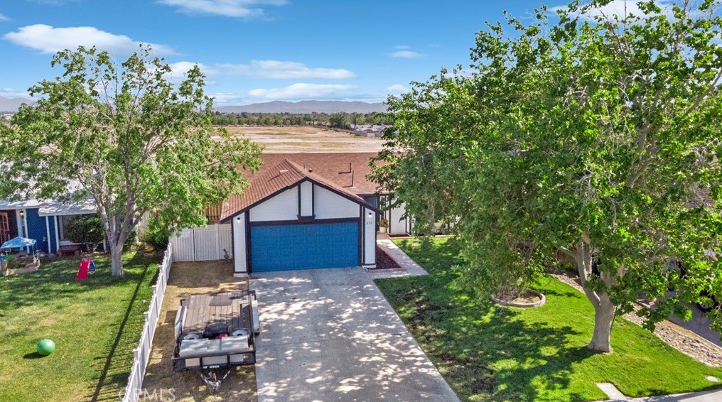 652 Twinberry Ln, Lancaster, CA 93534