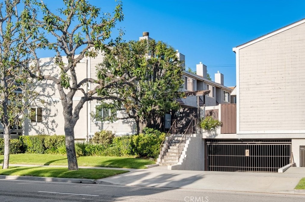 4230 Whitsett Ave #1, North Hollywood, CA 91604