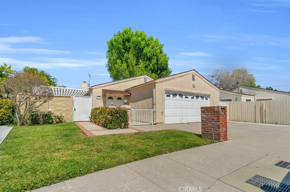 16017 Archwood St, Van Nuys, CA 91406