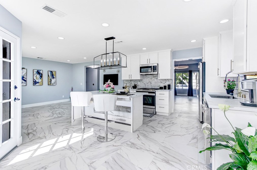 37472 Yorkshire Dr, Palmdale CA  93550-6239 exterior