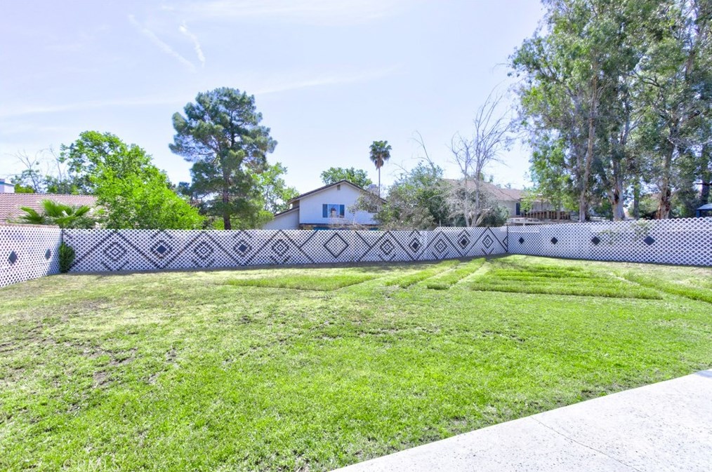 37472 Yorkshire Dr, Palmdale CA  93550-6239 exterior