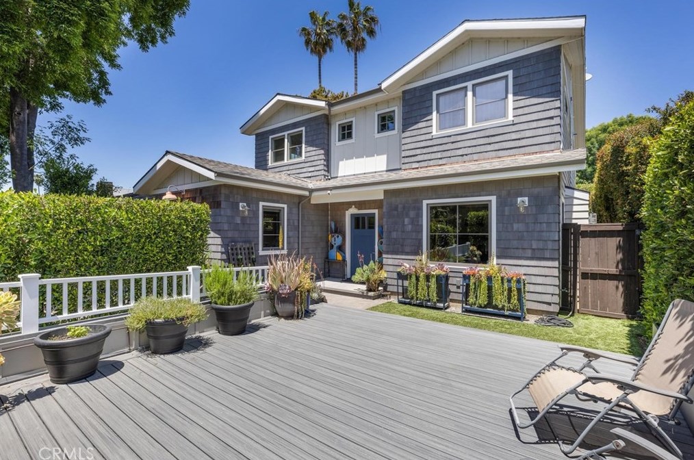12181 Valleyheart Dr, North Hollywood, CA 91604