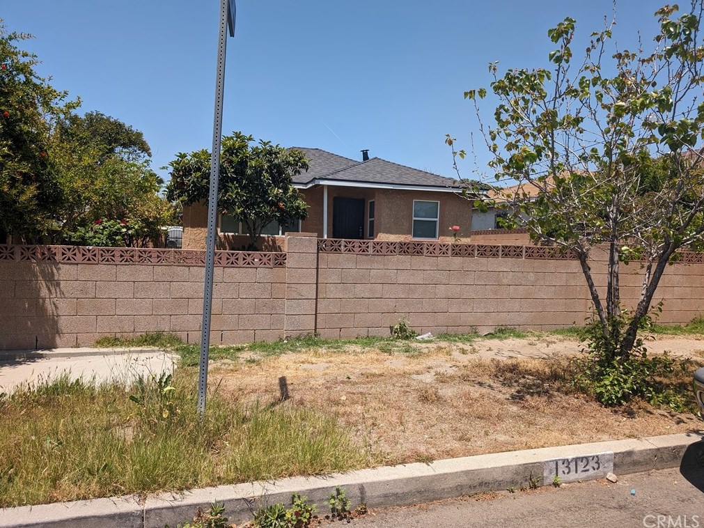 13123 Goleta St, Los Angeles, CA 91331-3251