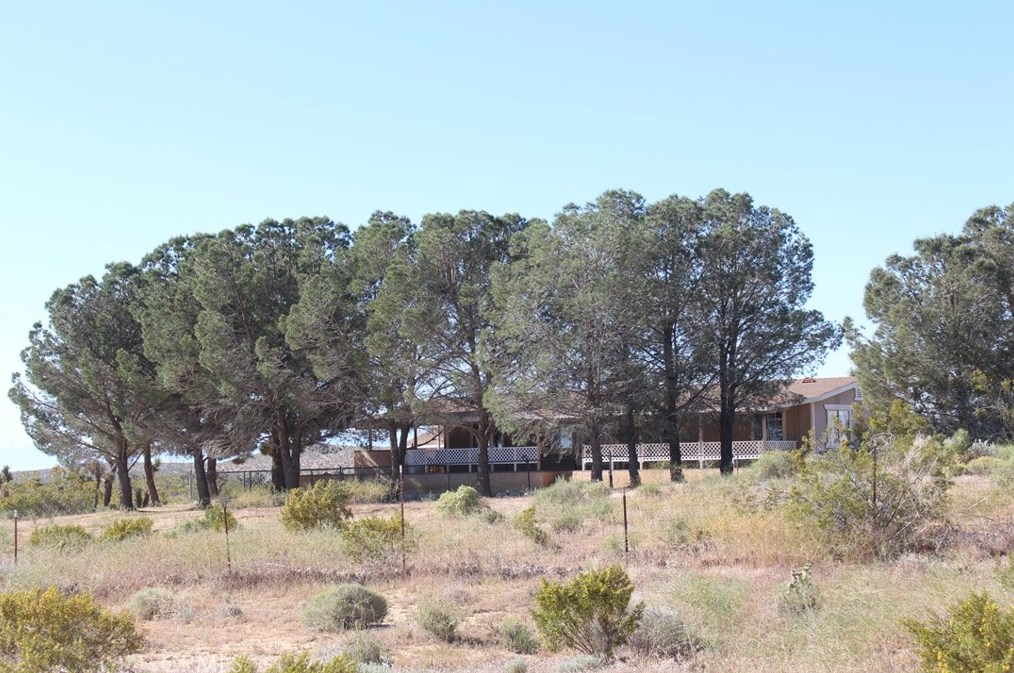 4034 Sopp Rd, Mojave, CA 93501-7195