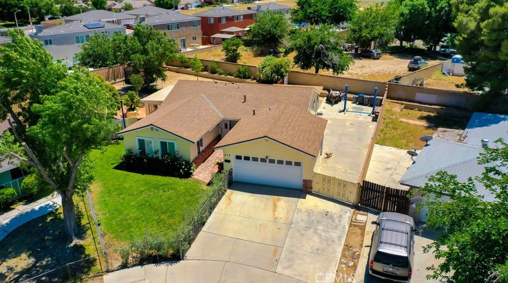 418 Woodlark St, Lancaster, CA 93535-4018