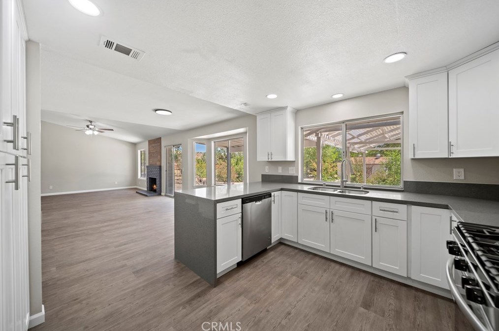 39342 Frontier Circus St, Palmdale CA  93591-3237 exterior