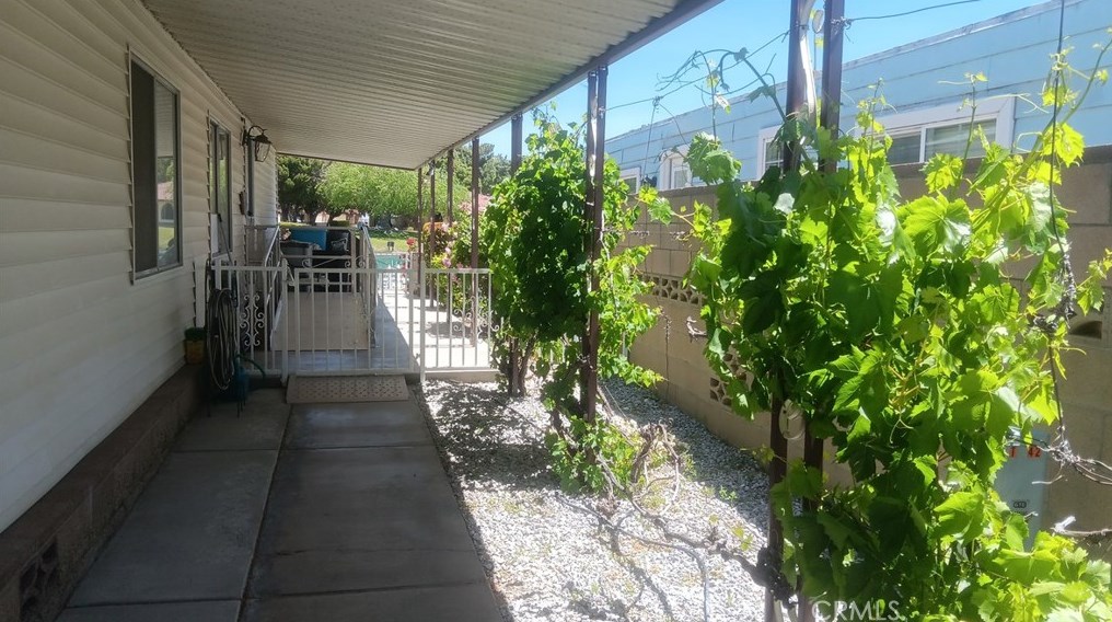 48303 20th St W #42, Lancaster, CA 93534