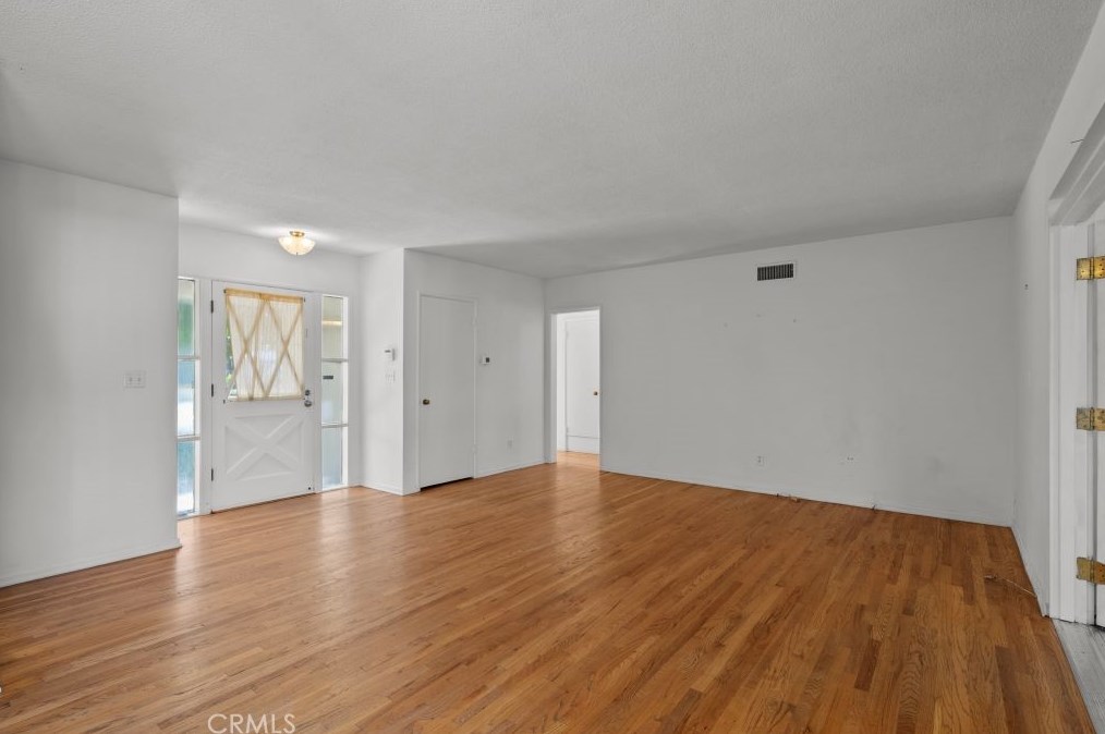 10819 Woodley Ave, San Fernando, CA 91344