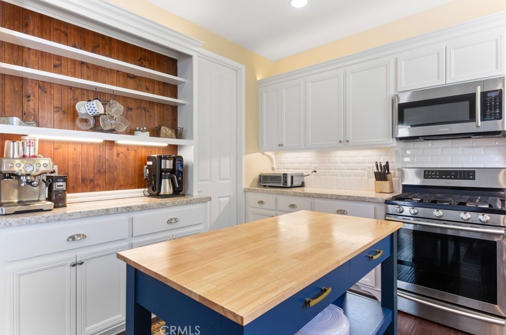 10304 Tungsten St, Bakersfield CA  93311-9516 exterior