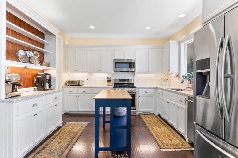 10304 Tungsten St, Bakersfield CA  93311-9516 exterior