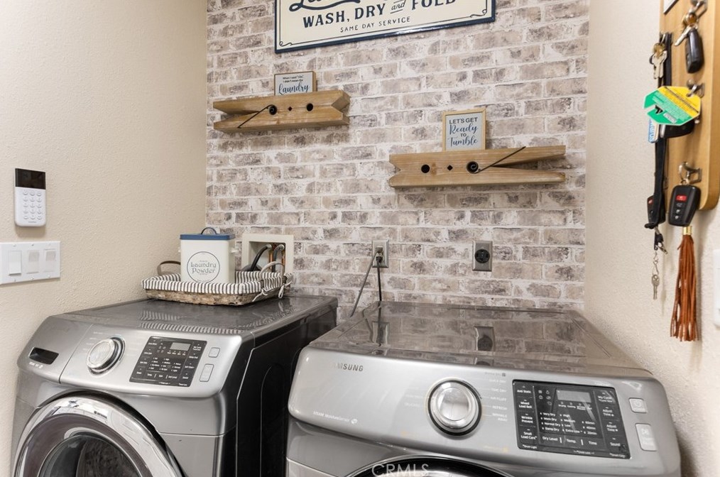 10304 Tungsten St, Bakersfield CA  93311-9516 exterior