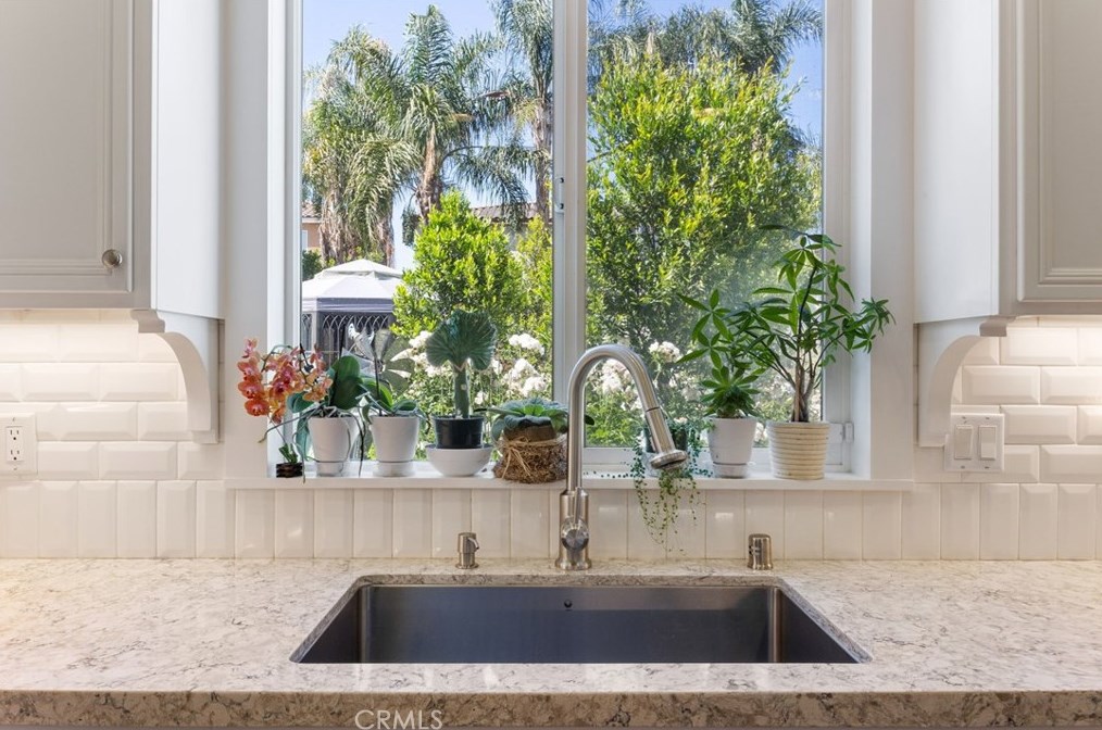 10304 Tungsten St, Bakersfield CA  93311-9516 exterior