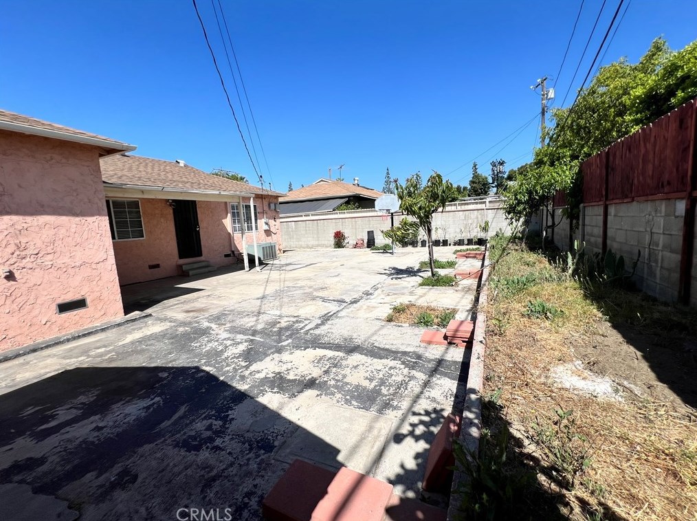 9672 Gullo Ave, Los Angeles CA  91331-5252 exterior