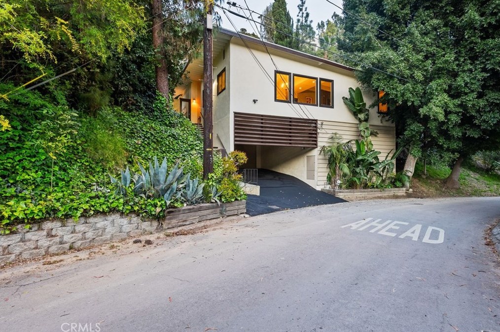 13576 Cheltenham Dr, Van Nuys, CA 91423-4818