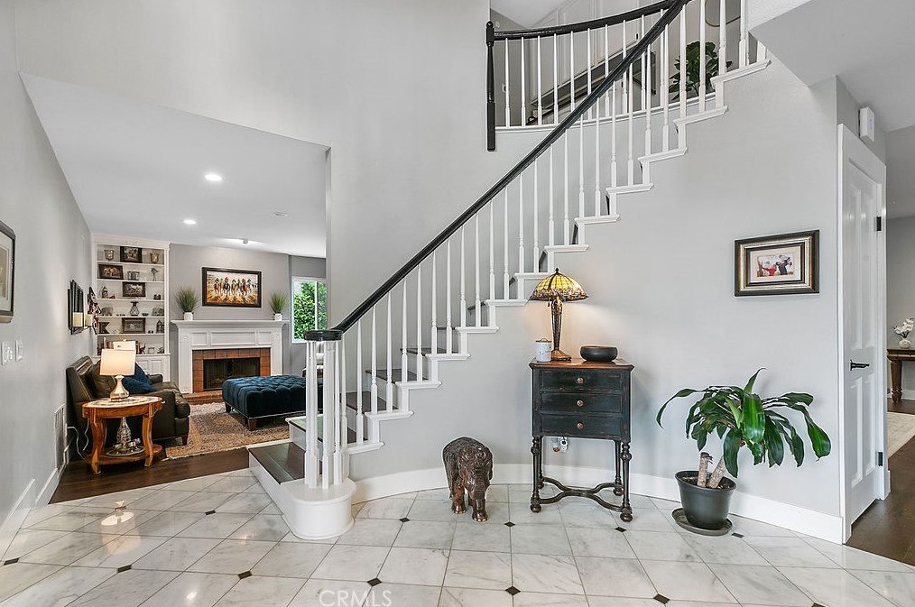 6322 Fenworth Ct, Calabasas, CA 91301-4104