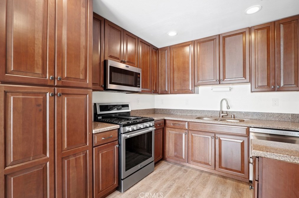 25691 Leticia Dr, Santa Clarita CA  91355-2254 exterior