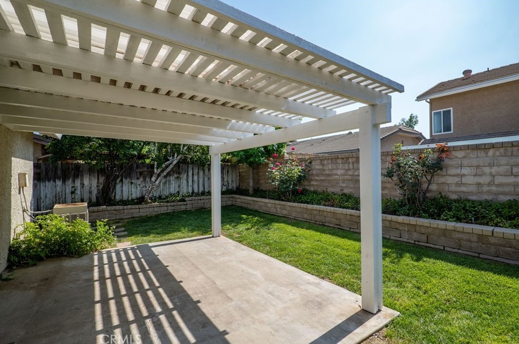 25691 Leticia Dr, Santa Clarita CA  91355-2254 exterior