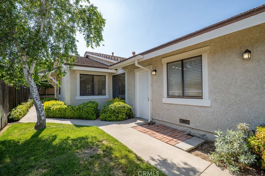 25691 Leticia Dr, Santa Clarita CA  91355-2254 exterior