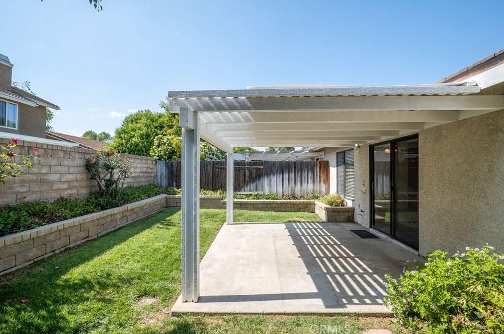 25691 Leticia Dr, Santa Clarita CA  91355-2254 exterior