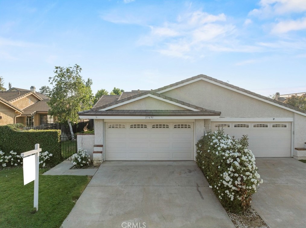25691 Leticia Dr, Santa Clarita CA  91355-2253 exterior