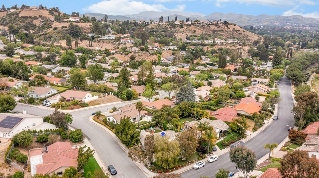1551 Bridgegate St, Thousand Oaks, CA 91361-1403