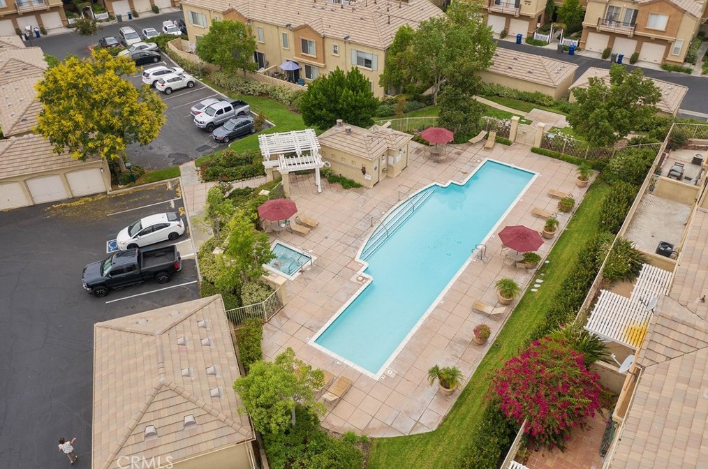 26975 Hillsborough Pkwy, Santa Clarita CA  91354-2443 exterior