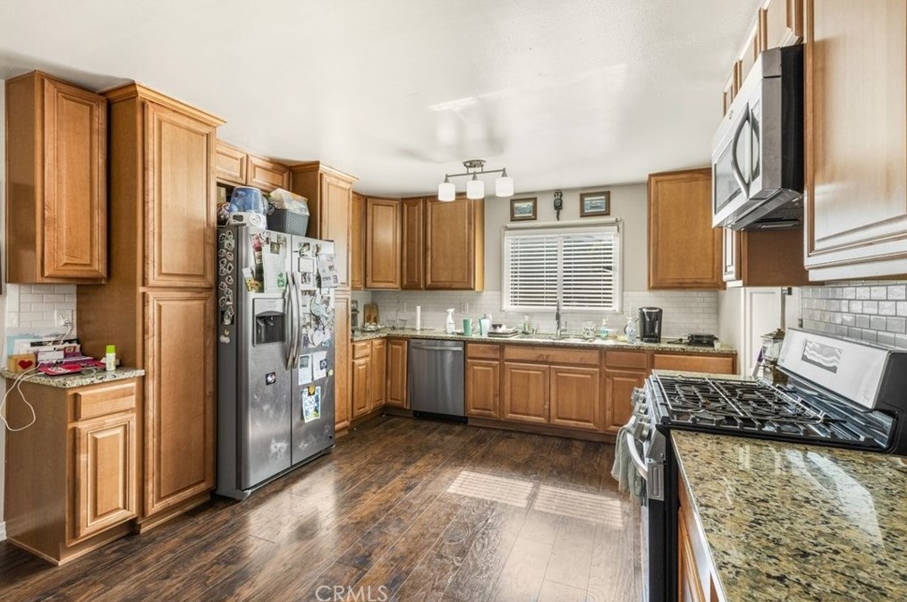6384 Caroline Ave, Simi Valley, CA 93063-4427