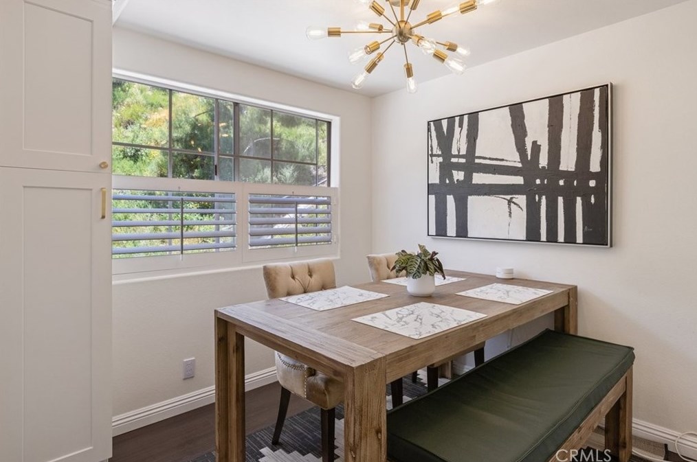 4345 Freedom Dr, Calabasas, CA 91302-5125