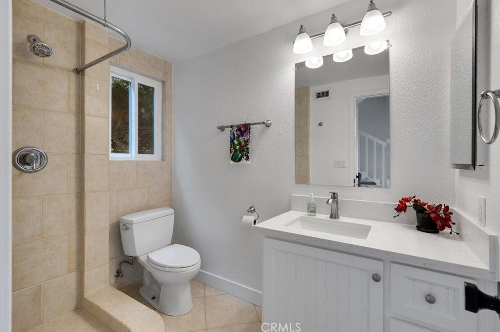 2118 Sapra St, Thousand Oaks CA 91362-2033 exterior