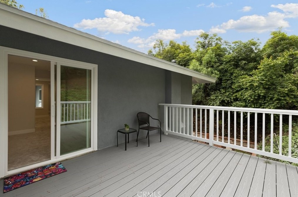 2118 Sapra St, Thousand Oaks CA 91362-2033 exterior