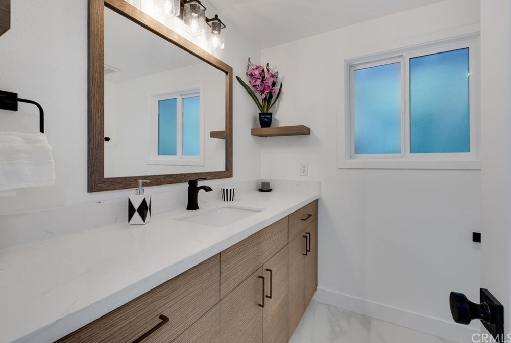 2118 Sapra St, Thousand Oaks CA 91362-2033 exterior