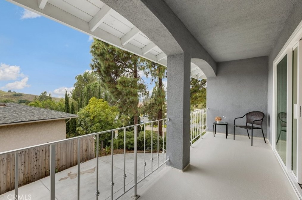 2118 Sapra St, Thousand Oaks CA 91362-2033 exterior