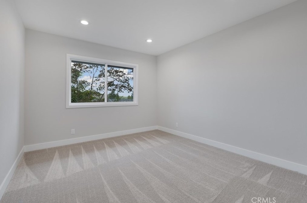 2118 Sapra St, Thousand Oaks CA 91362-2033 exterior