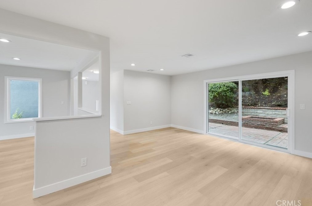 2118 Sapra St, Thousand Oaks CA 91362-2033 exterior