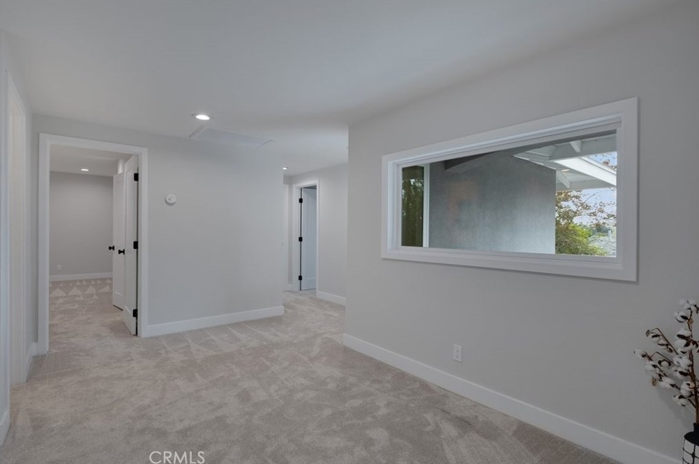 2118 Sapra St, Thousand Oaks CA 91362-2033 exterior