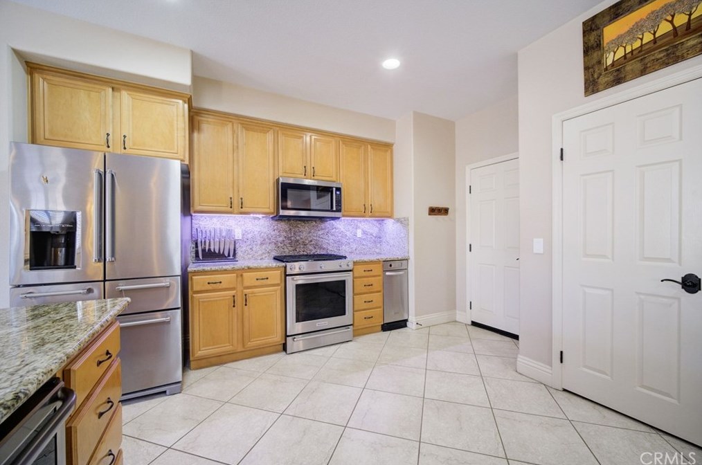 3831 Tournament Dr, Palmdale CA  93551-5642 exterior